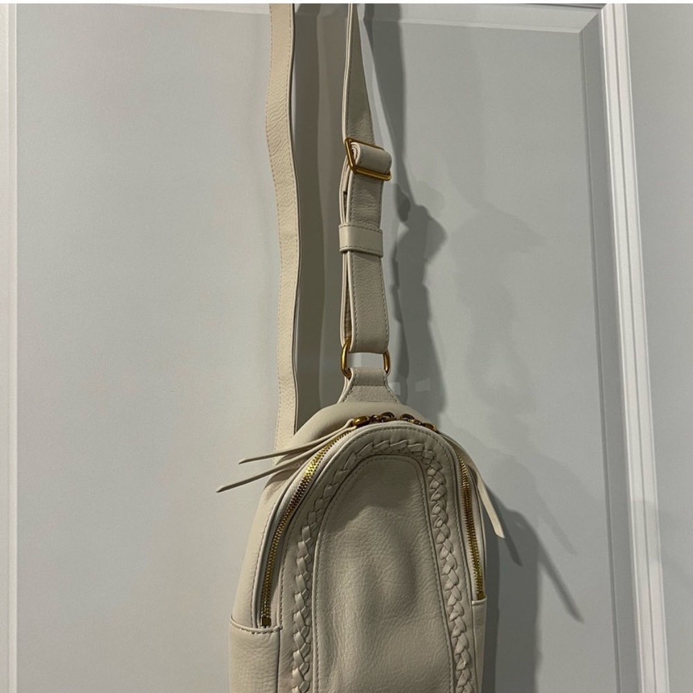 HOBO International Fern Slingbag in Birch - Picture 6 of 10